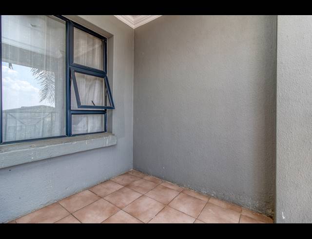 2 BEDROOM APARTMENT FOR SALE IN RANDPARK RIDGE